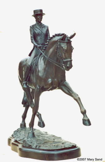 Dressage Horse sculptures : Dressage horse and rider performing the Half-Pass